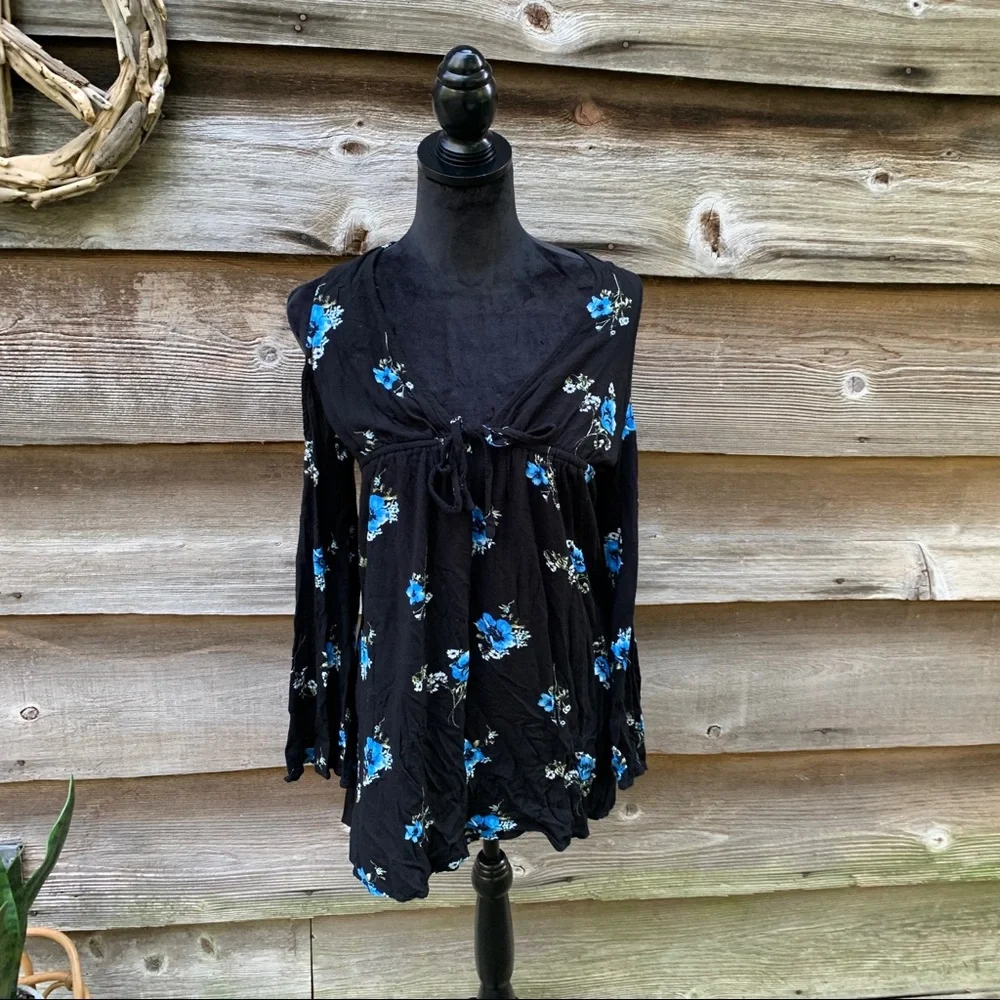 Kendall & Kylie Floral Cold Shoulder Dress Size Small Black Blue - Picture 1 of 9